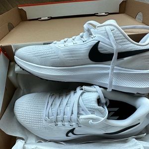 Nike Air Zoom Pegasus , size 7.5 women’s , color black and white
